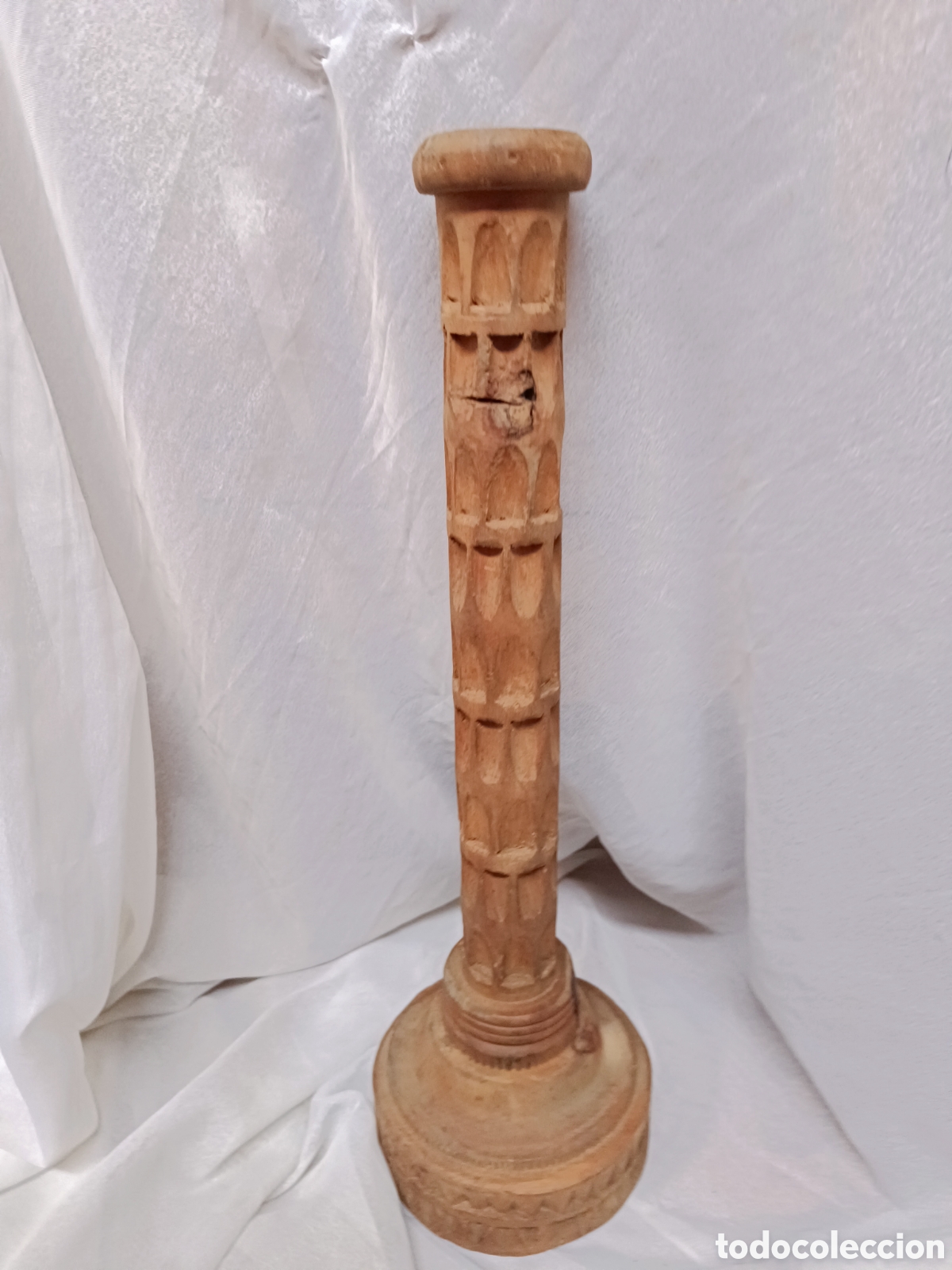 Antig&uuml;edades: Antiguo pie de lampara de madera tallada - Foto 2