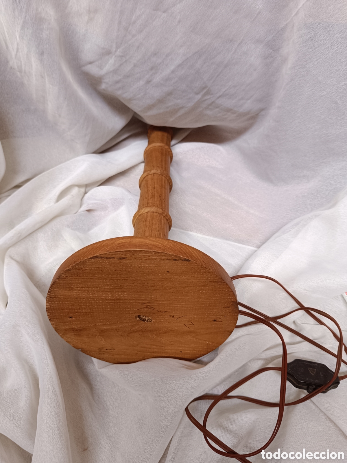 Antig&uuml;edades: Pie de lampara tallado de madera - Foto 4