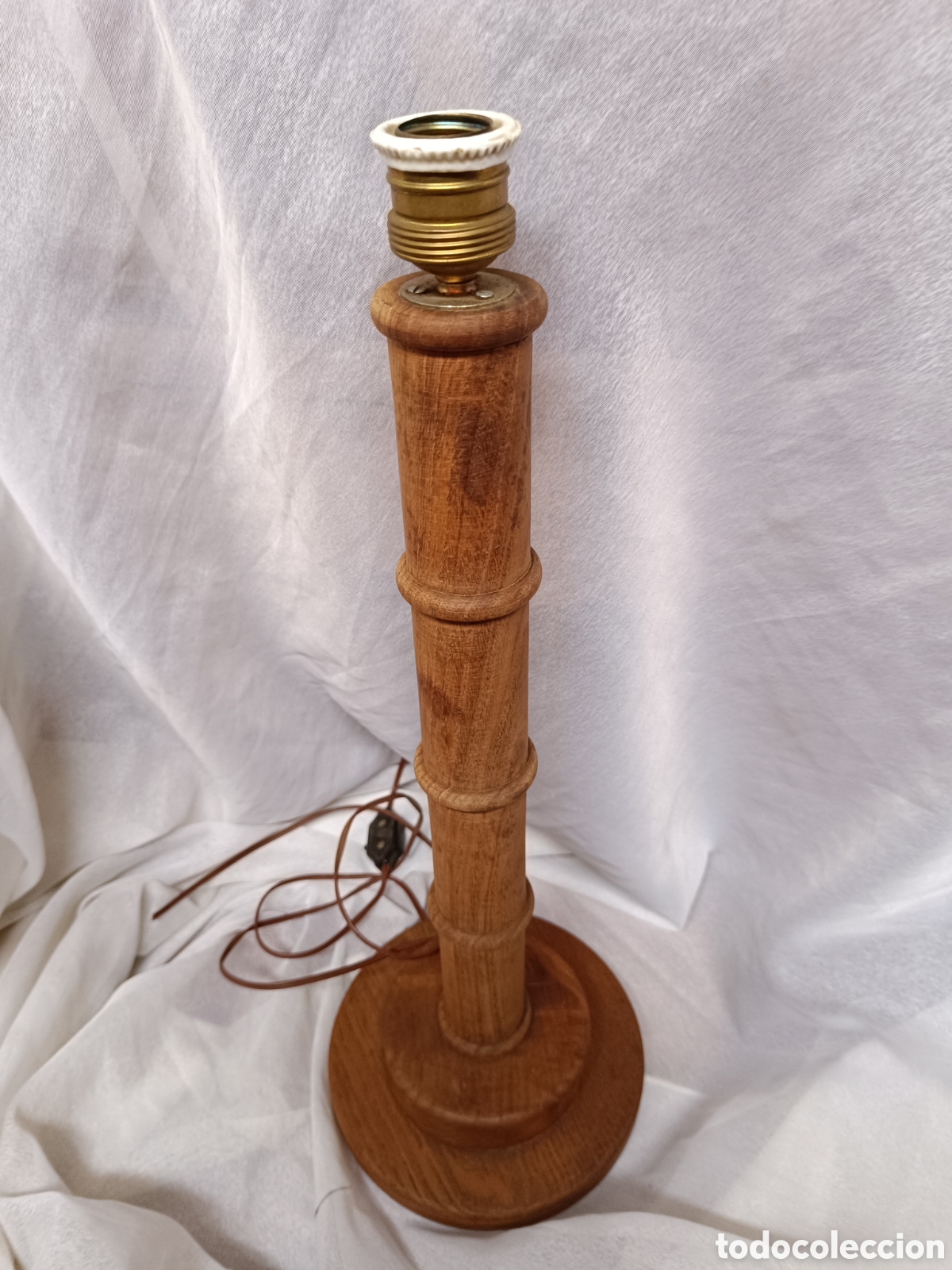 Antig&uuml;edades: Pie de lampara tallado de madera - Foto 2