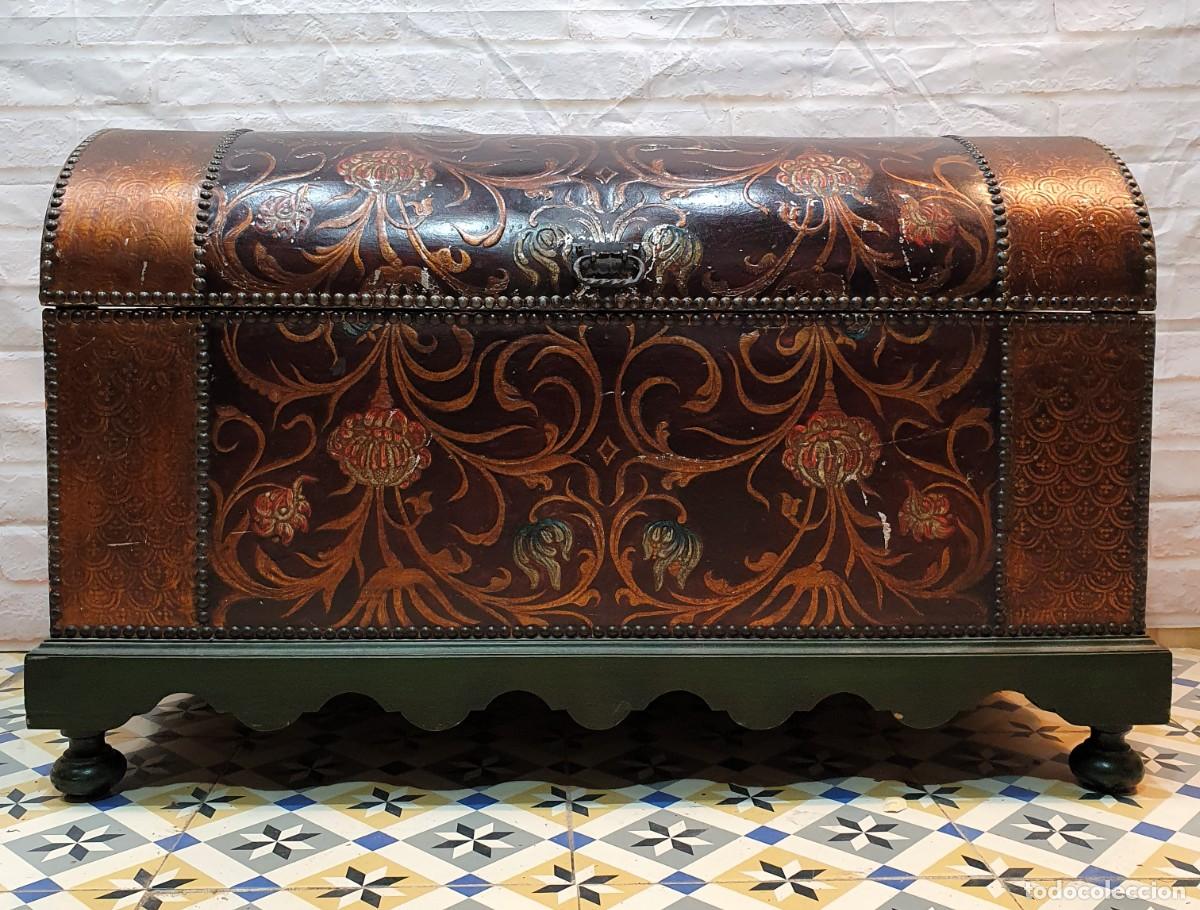 Antig&uuml;edades: Ba&uacute;l arc&oacute;n en cuero y madera - Foto 2
