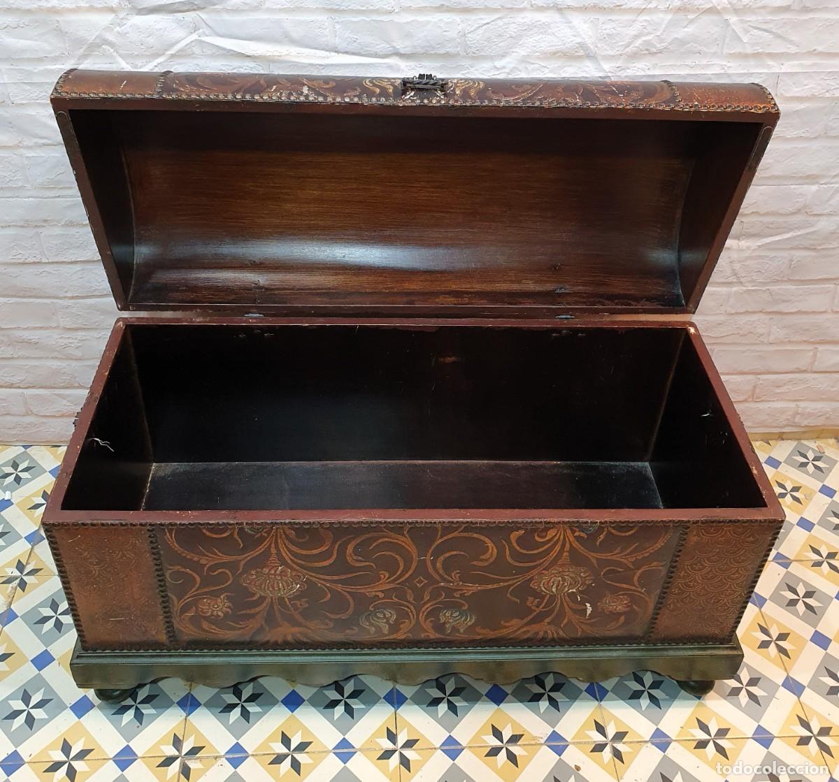 Antig&uuml;edades: Ba&uacute;l arc&oacute;n en cuero y madera - Foto 5