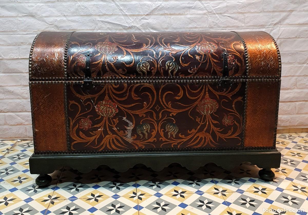 Antig&uuml;edades: Ba&uacute;l arc&oacute;n en cuero y madera - Foto 6