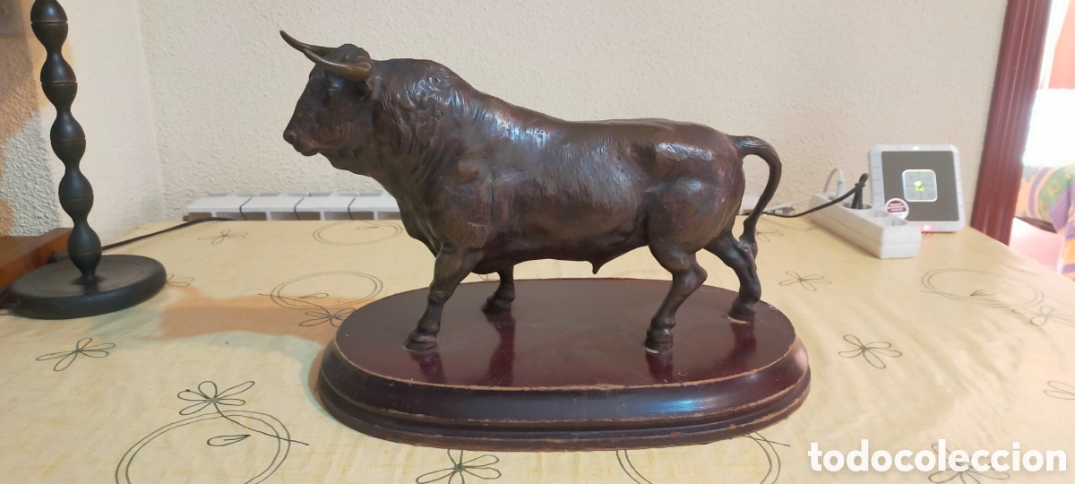Antig&uuml;edades: Escultura de bronce Toro - Foto 1