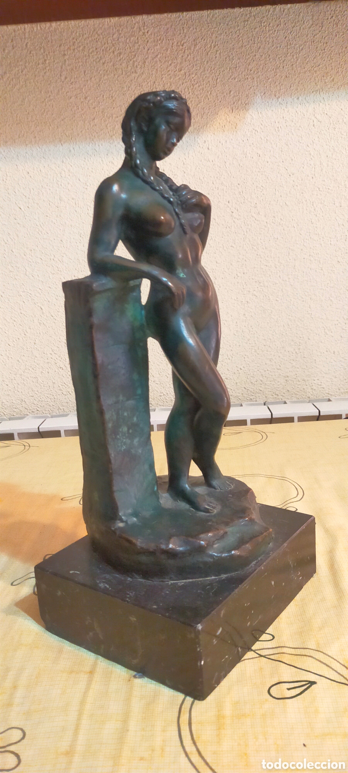 Antig&uuml;edades: Joven desnuda. Escultura de bronce. - Foto 2