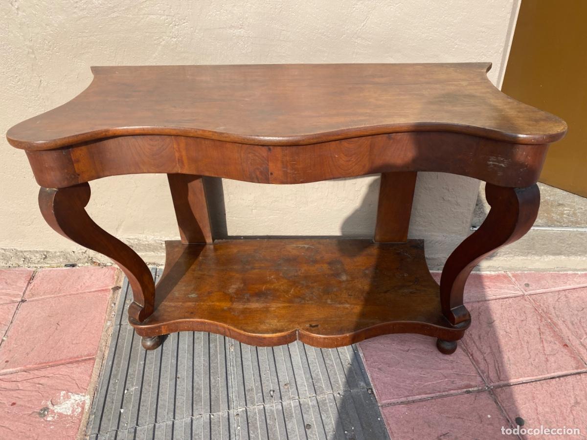 Antig&uuml;edades: CONSOLA ISABELINA DE NOGAL - Foto 1