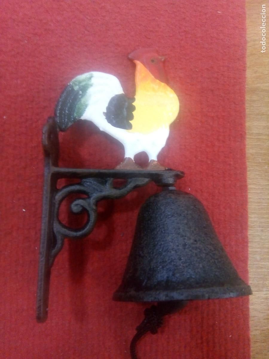 Antig&uuml;edades: CAMPANA FORJA GALLO PARED - Foto 2