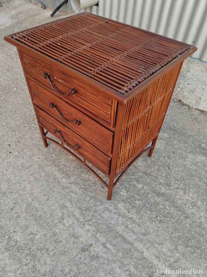 Antig&uuml;edades: mesilla de forja y bamb&uacute; - Foto 1