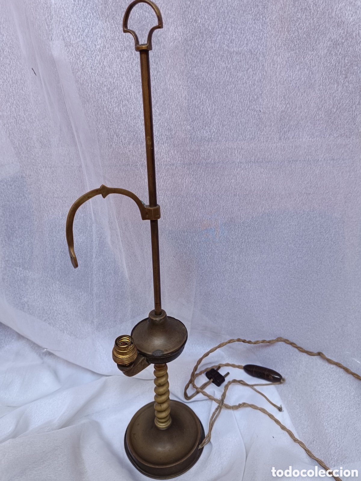 Antig&uuml;edades: Antiguo pie de lampara de bronce - Foto 1