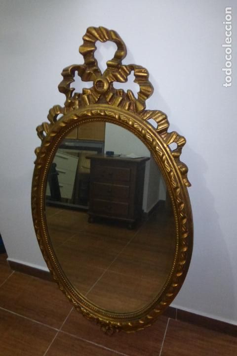Antig&uuml;edades: Antig&uuml;o espejo de madera con forma oval - Foto 4