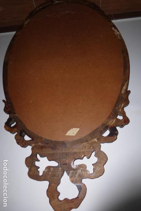 Antig&uuml;edades: Antig&uuml;o espejo de madera con forma oval - Foto 5