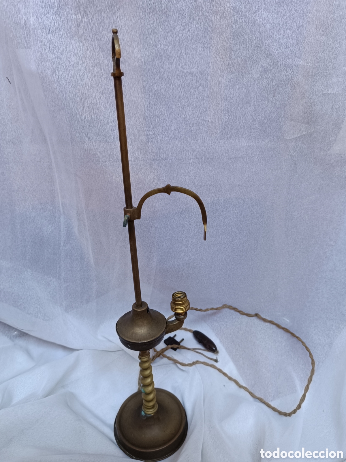 Antig&uuml;edades: Antiguo pie de lampara de bronce - Foto 3