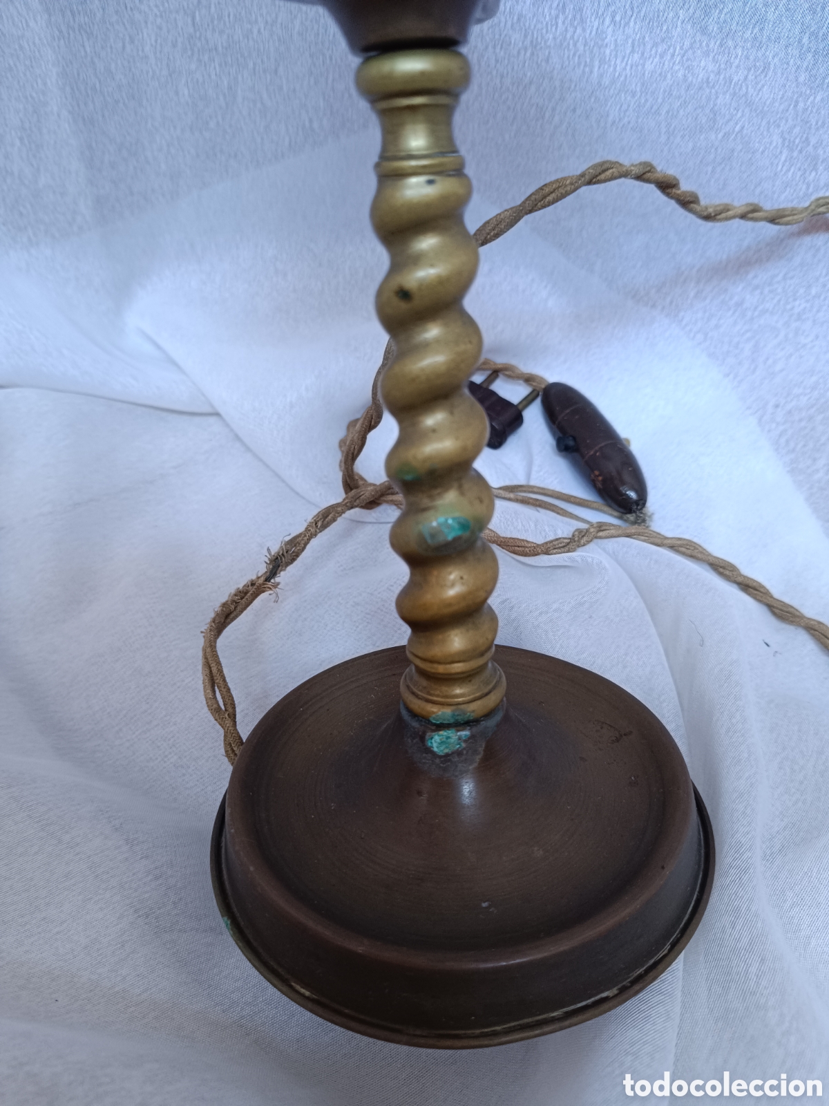 Antig&uuml;edades: Antiguo pie de lampara de bronce - Foto 2