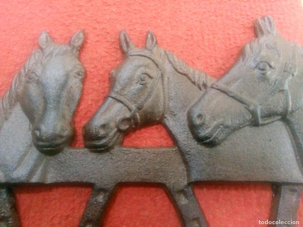 Antig&uuml;edades: PERCHA FORJA CABALLOS - Foto 2