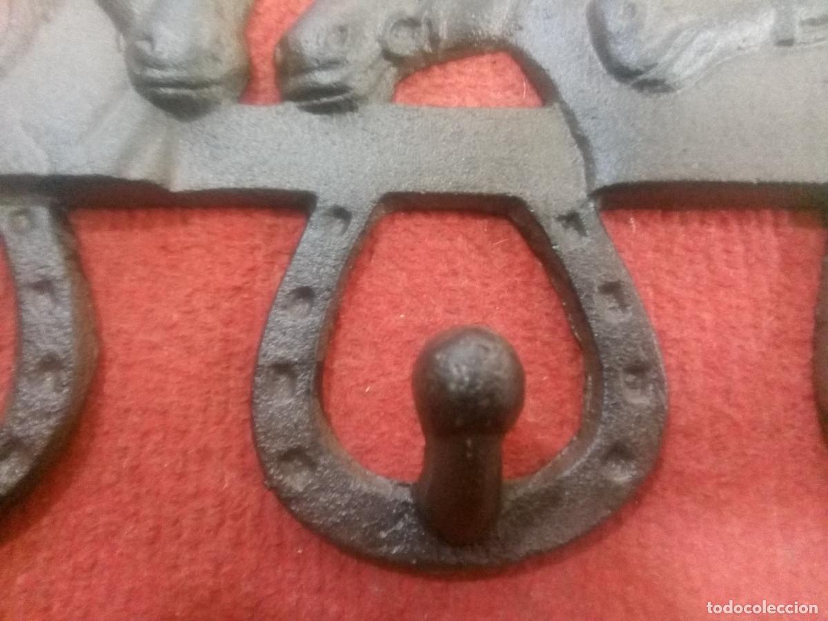 Antig&uuml;edades: PERCHA FORJA CABALLOS - Foto 3