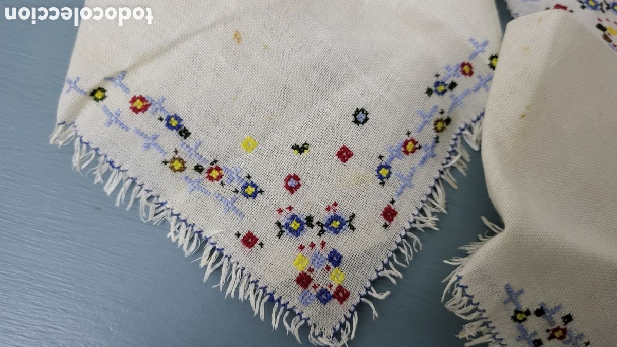 Antig&uuml;edades: ANTIGUAS SERVILLETAS DE TE BORDADAS - Foto 1