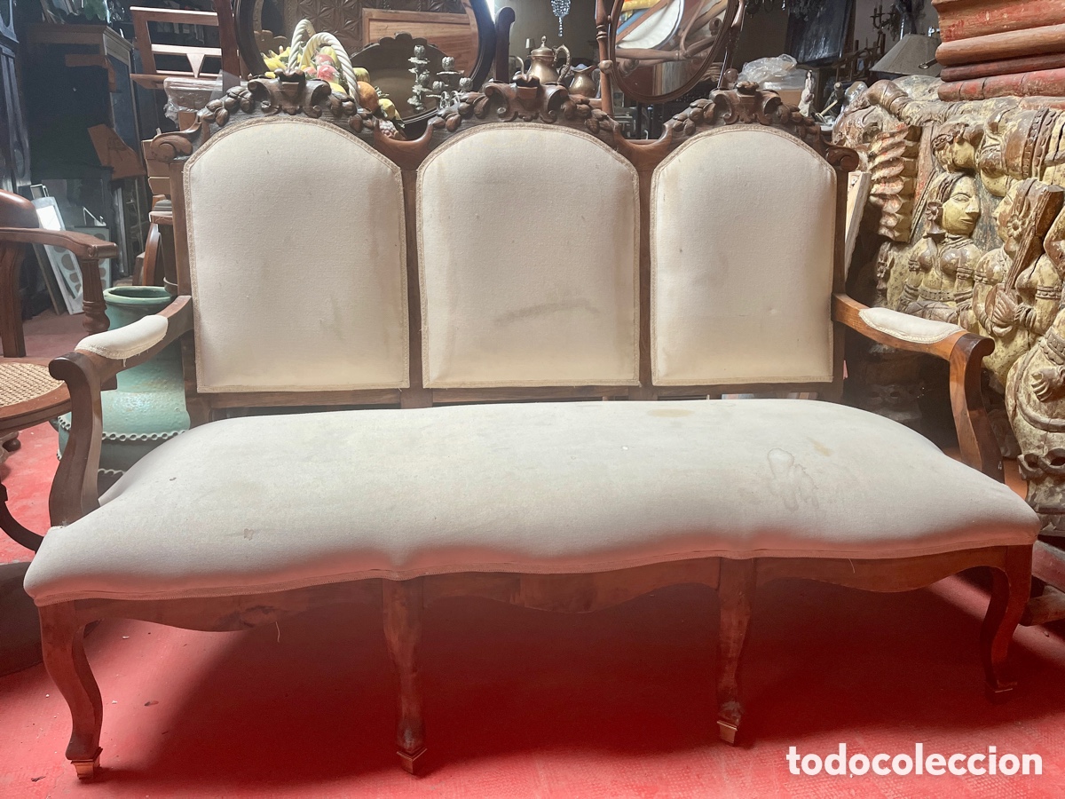 Antig&uuml;edades: Sillon espa&ntilde;ol en madera tapizado en retor. - Foto 3