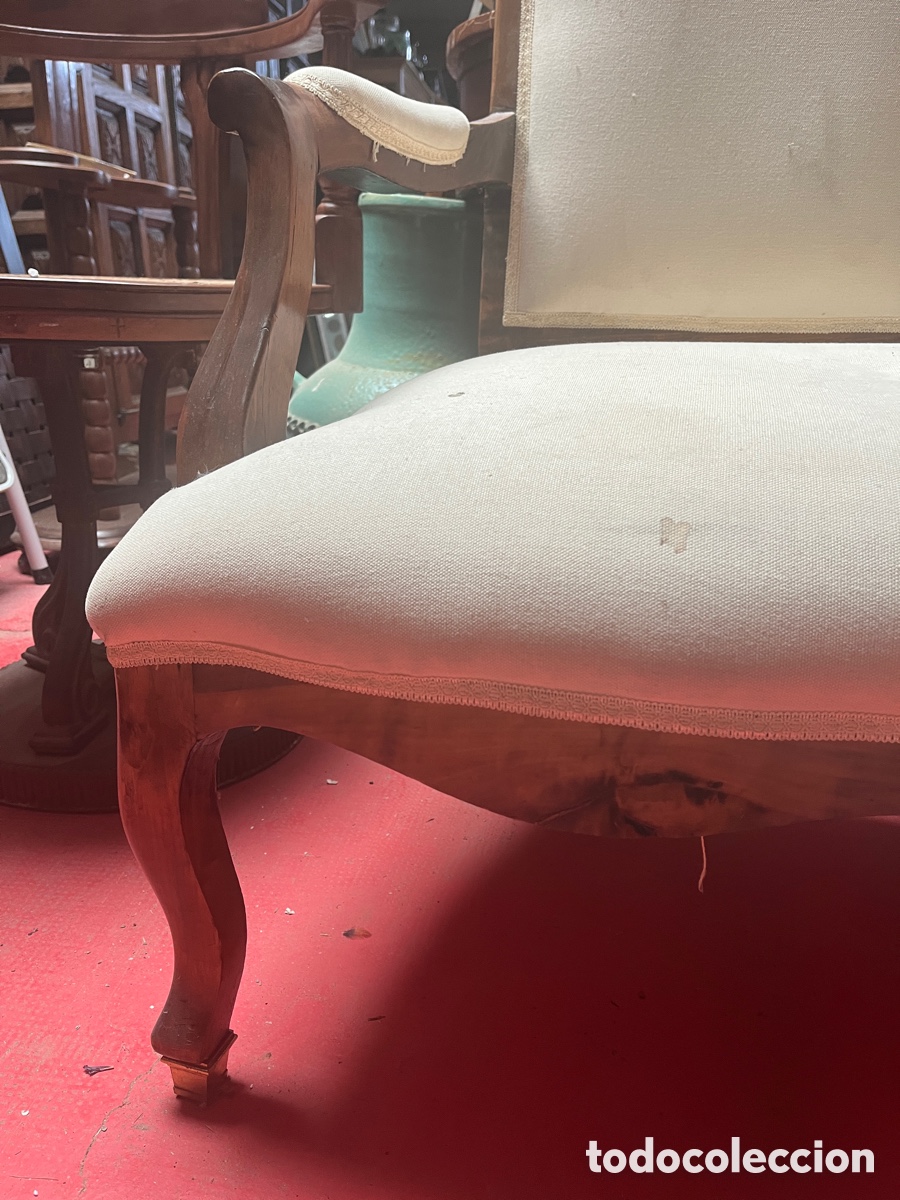 Antig&uuml;edades: Sillon espa&ntilde;ol en madera tapizado en retor. - Foto 4