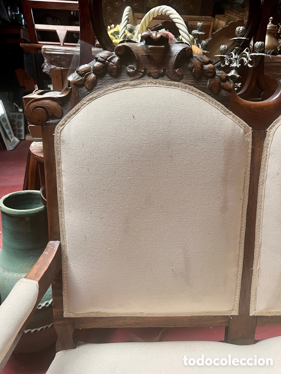 Antig&uuml;edades: Sillon espa&ntilde;ol en madera tapizado en retor. - Foto 5