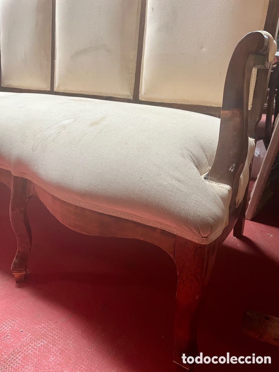 Antig&uuml;edades: Sillon espa&ntilde;ol en madera tapizado en retor. - Foto 9