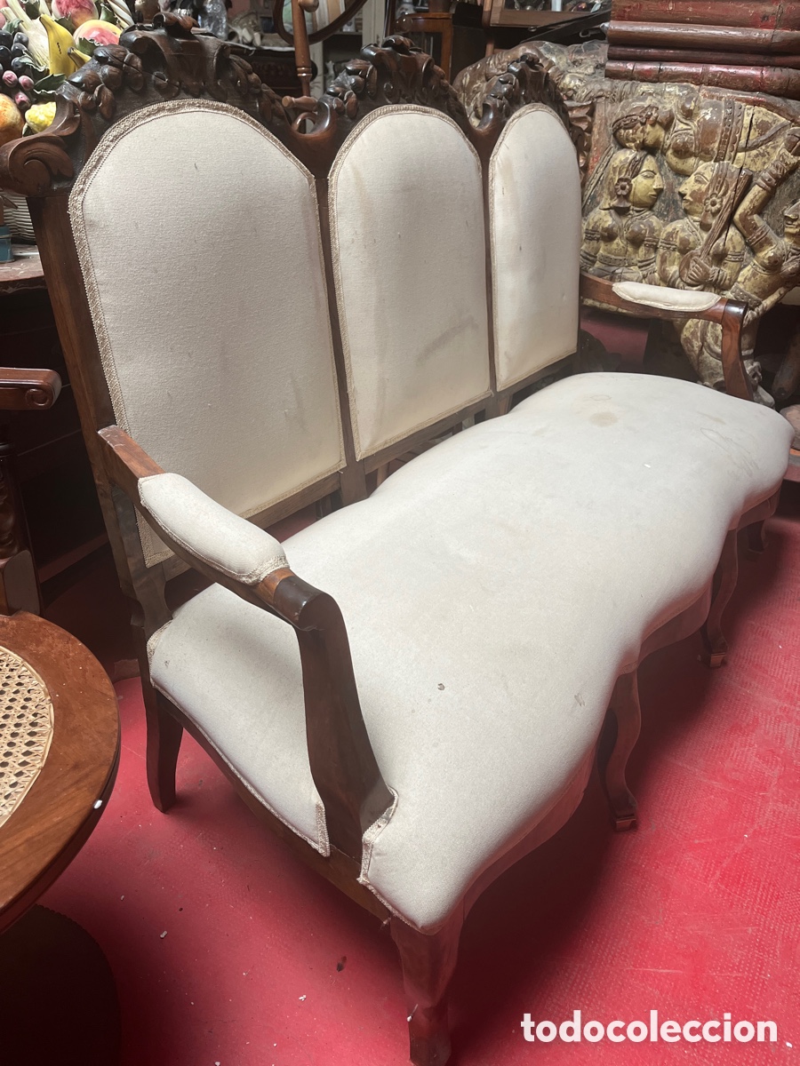 Antig&uuml;edades: Sillon espa&ntilde;ol en madera tapizado en retor. - Foto 10