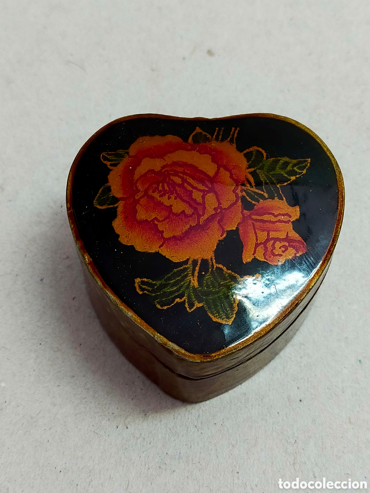 Antig&uuml;edades: CAJA DE PAPEL MACH&Eacute; CON FORMA DE CORAZON. - Foto 1