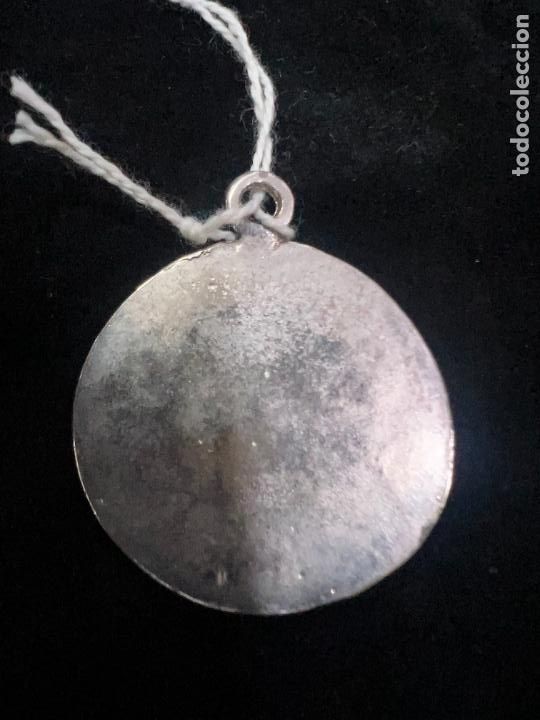 Antig&uuml;edades: MEDALLA DE PLATA CON QUERUBIN DE RELIEVE - MEDIDA 3,5 CM - Foto 2