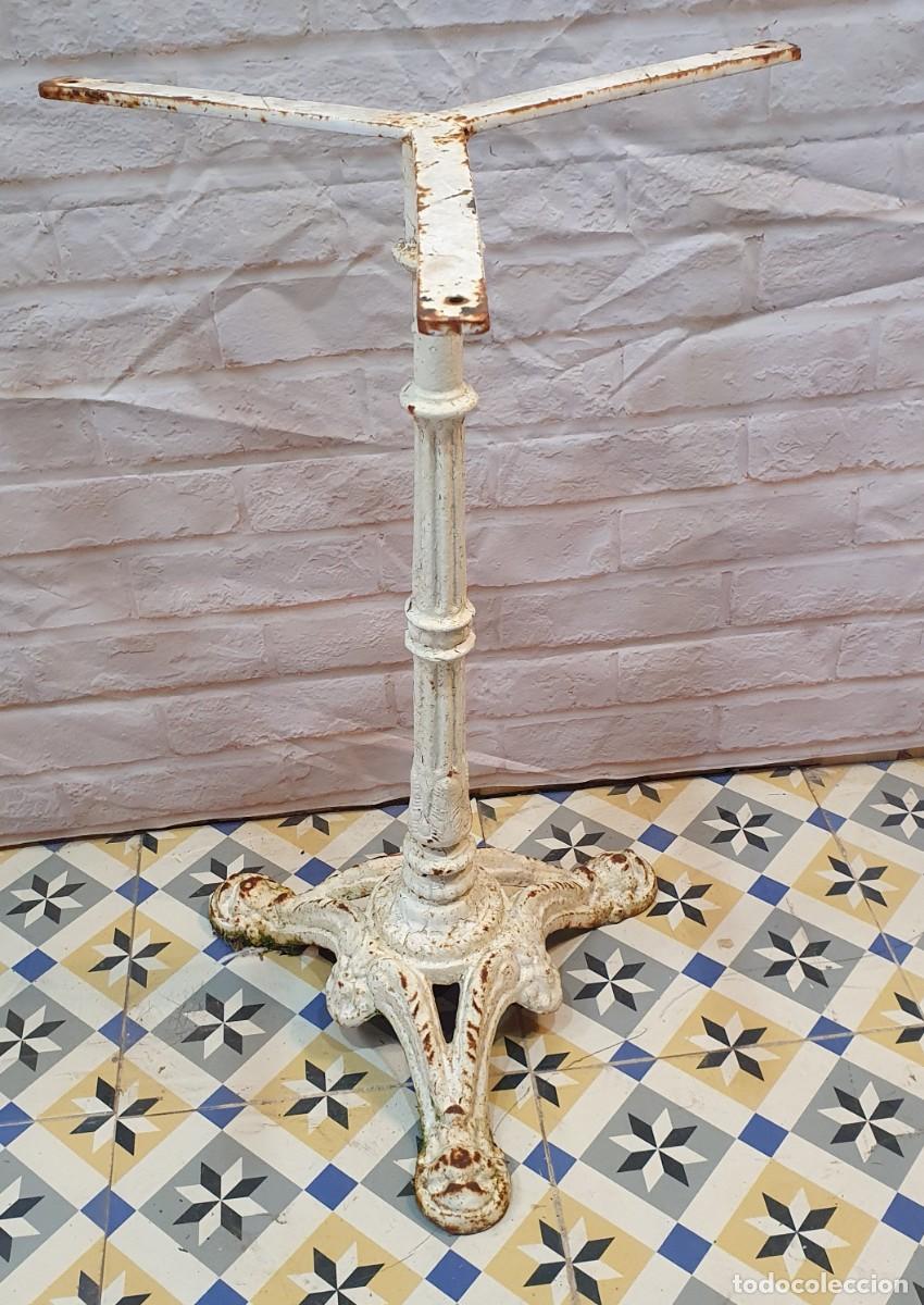 Antig&uuml;edades: Antiguo pie de mesa en hierro fundido - Foto 1