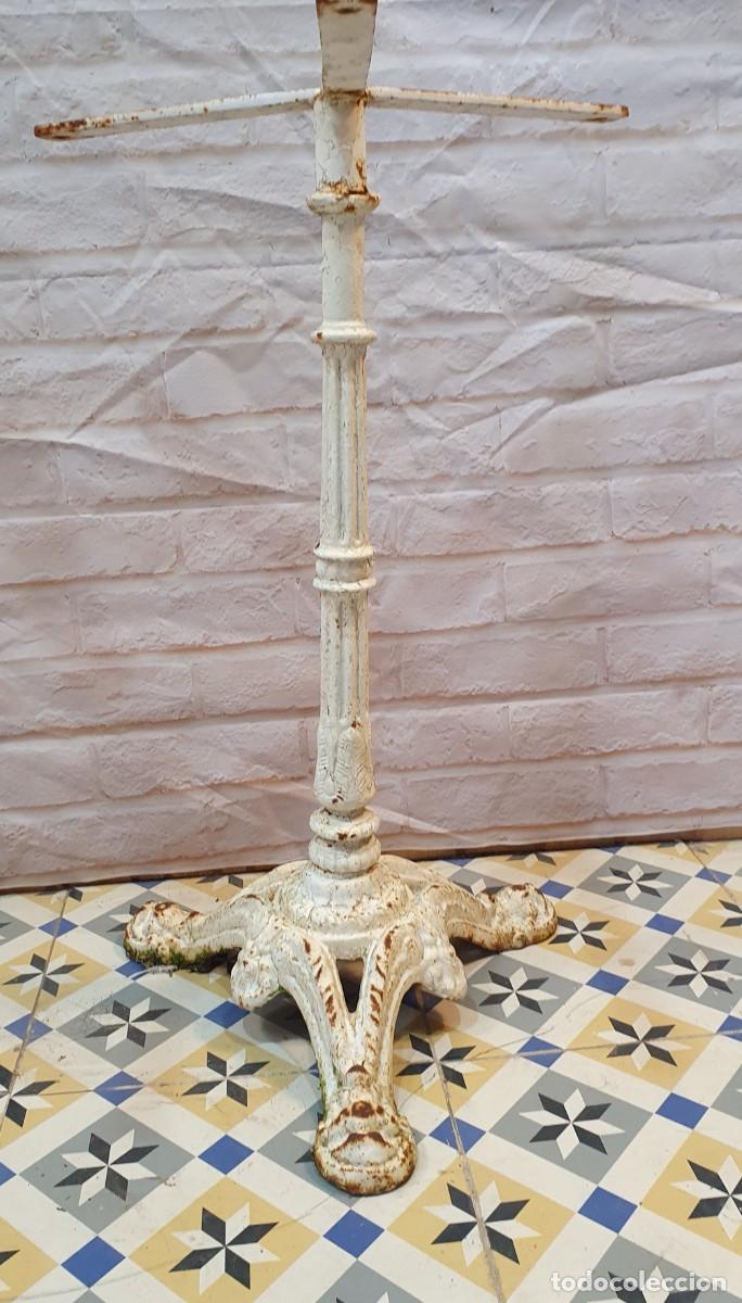 Antig&uuml;edades: Antiguo pie de mesa en hierro fundido - Foto 2