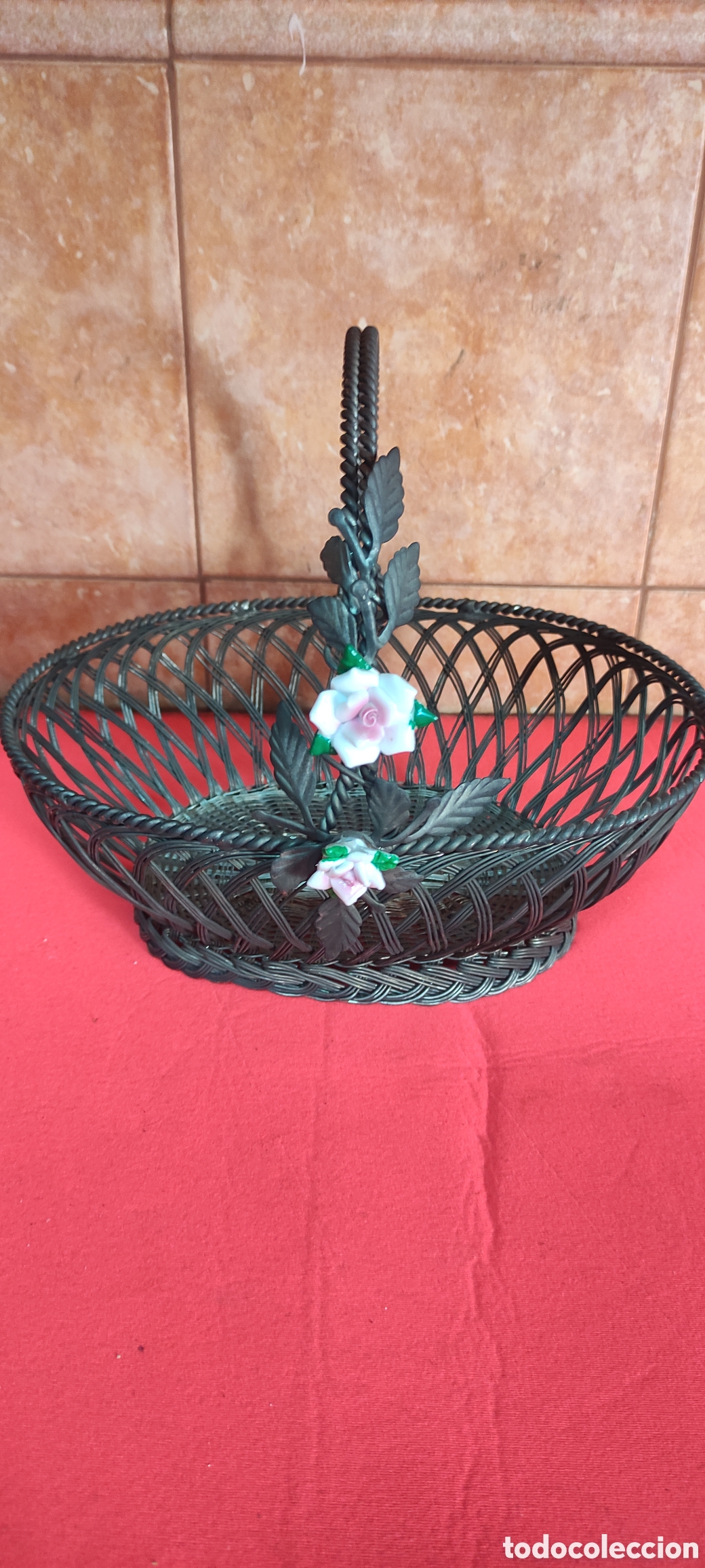Antig&uuml;edades: Cesta de metal y porcelana - Foto 2
