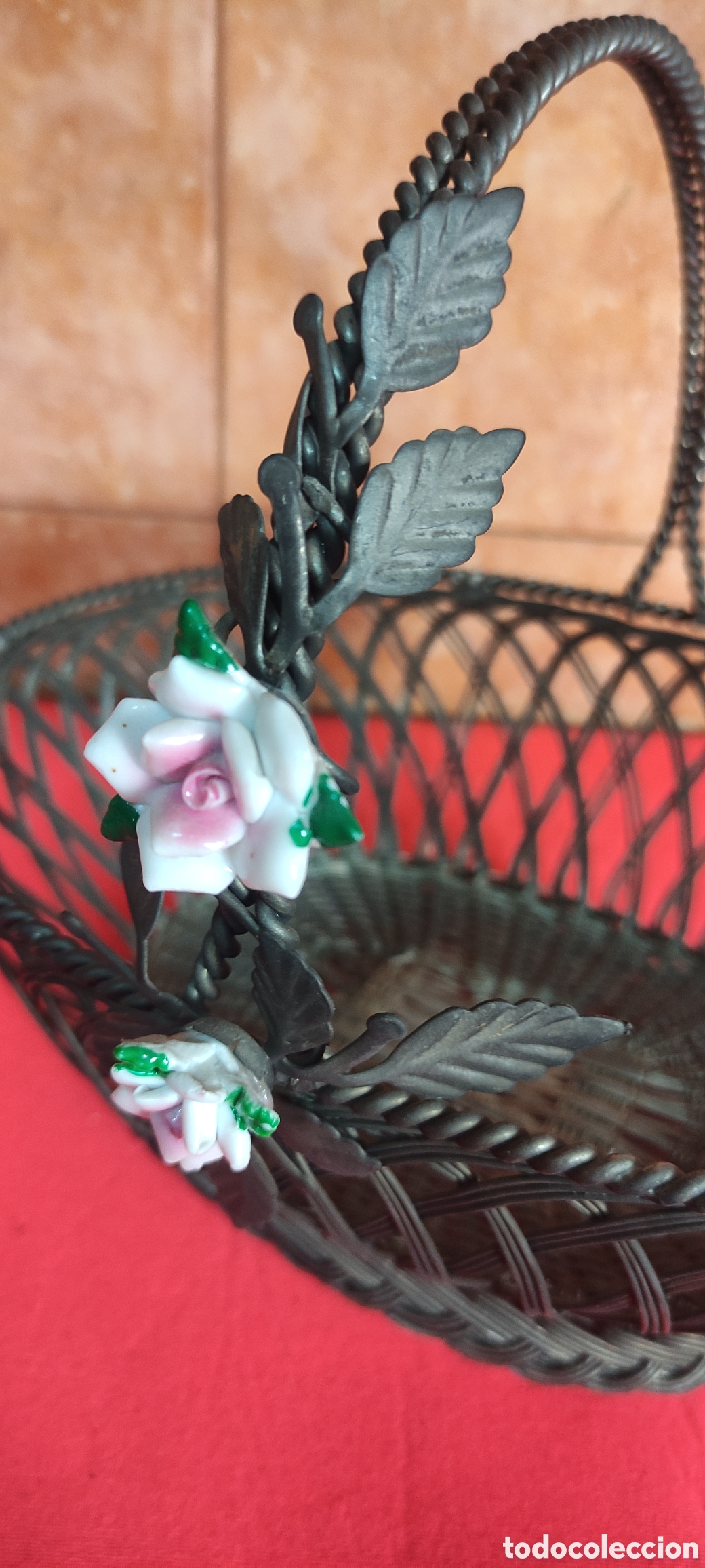 Antig&uuml;edades: Cesta de metal y porcelana - Foto 6