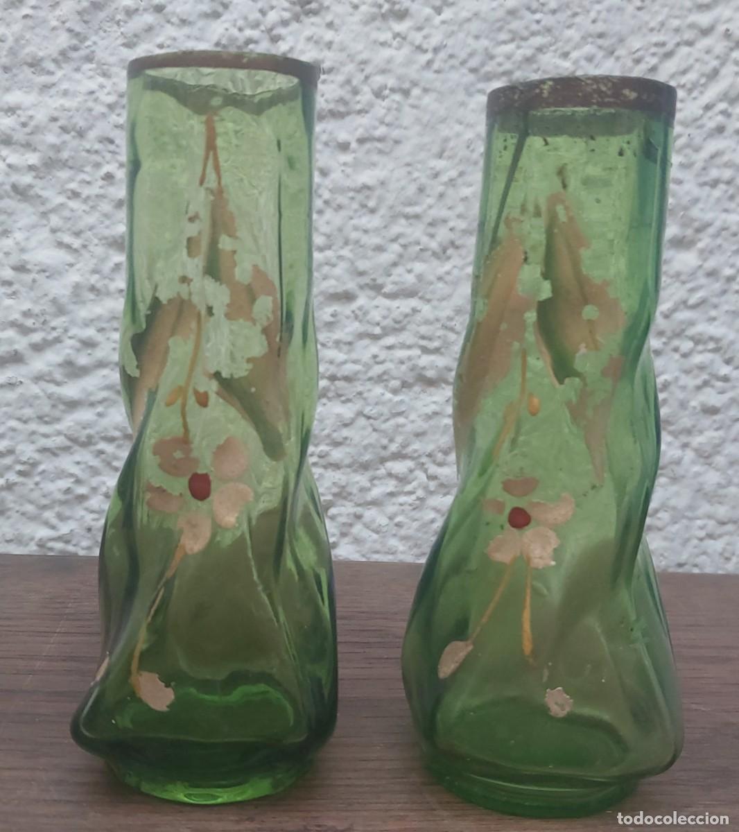 Antig&uuml;edades: PEQUE&Ntilde;OS JARRONES MODERNISTAS CRISTAL VERDE - Foto 1