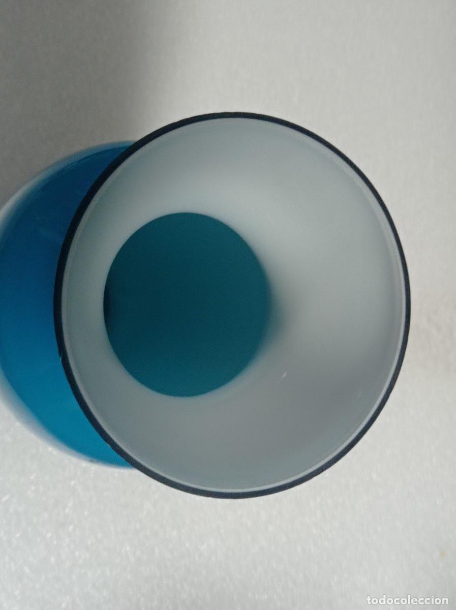 Antig&uuml;edades: Elegante Jarr&oacute;n opalina azul - Foto 6