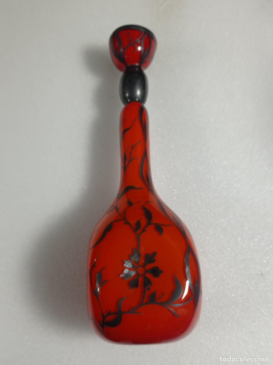 Antig&uuml;edades: Jarr&oacute;n opalina roja y decoraci&oacute;n en plata - Foto 6