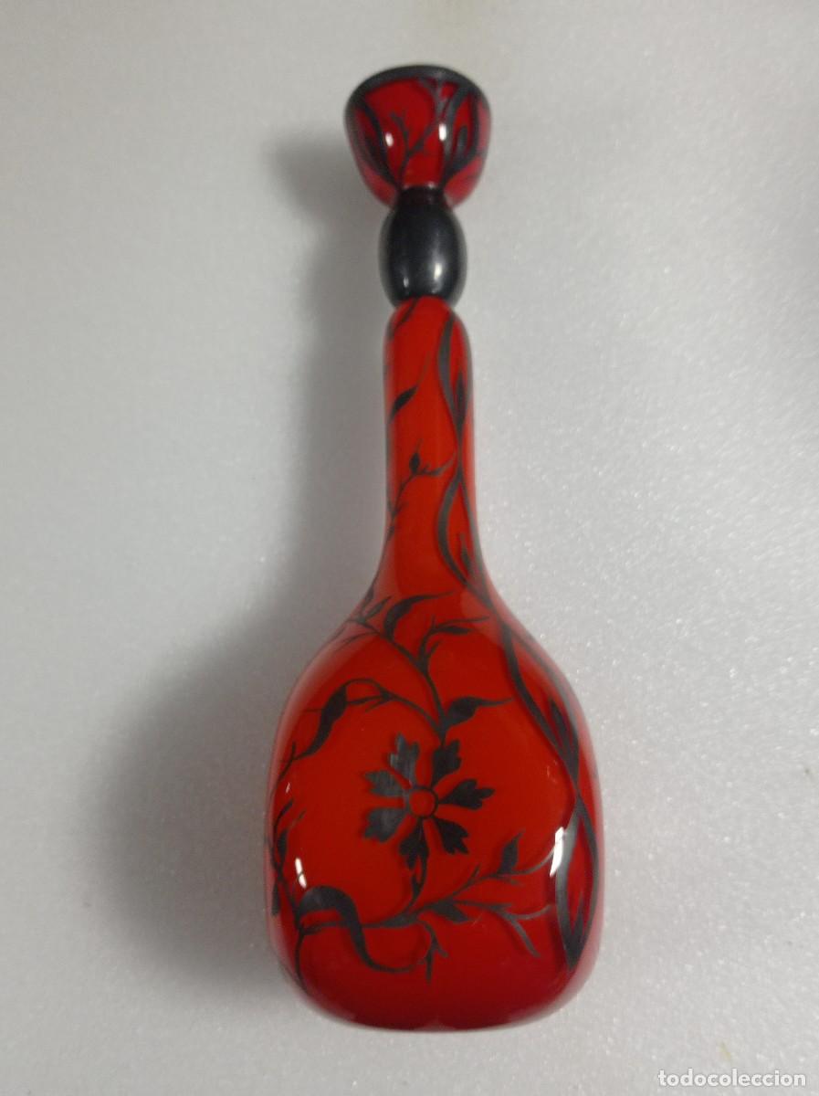 Antig&uuml;edades: Jarr&oacute;n opalina roja y decoraci&oacute;n en plata - Foto 8