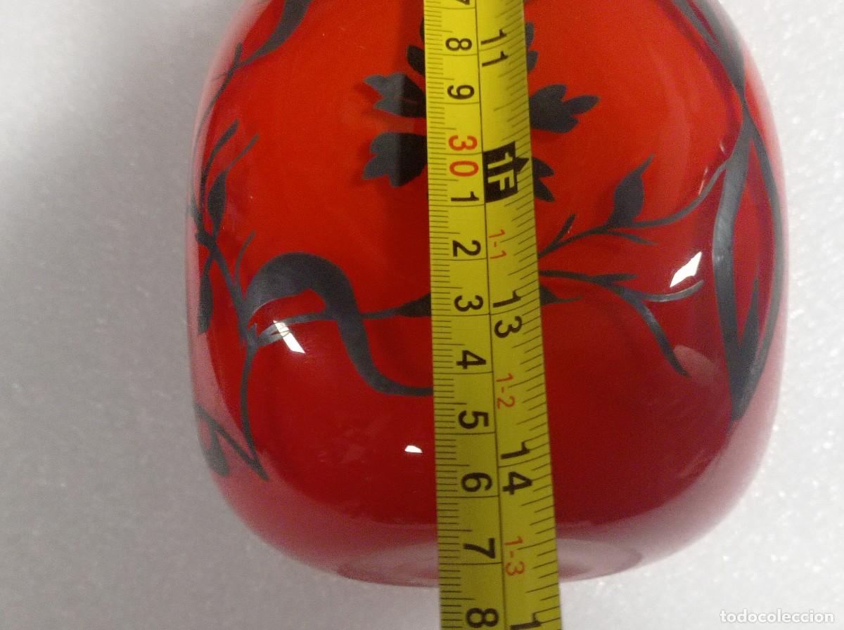 Antig&uuml;edades: Jarr&oacute;n opalina roja y decoraci&oacute;n en plata - Foto 10