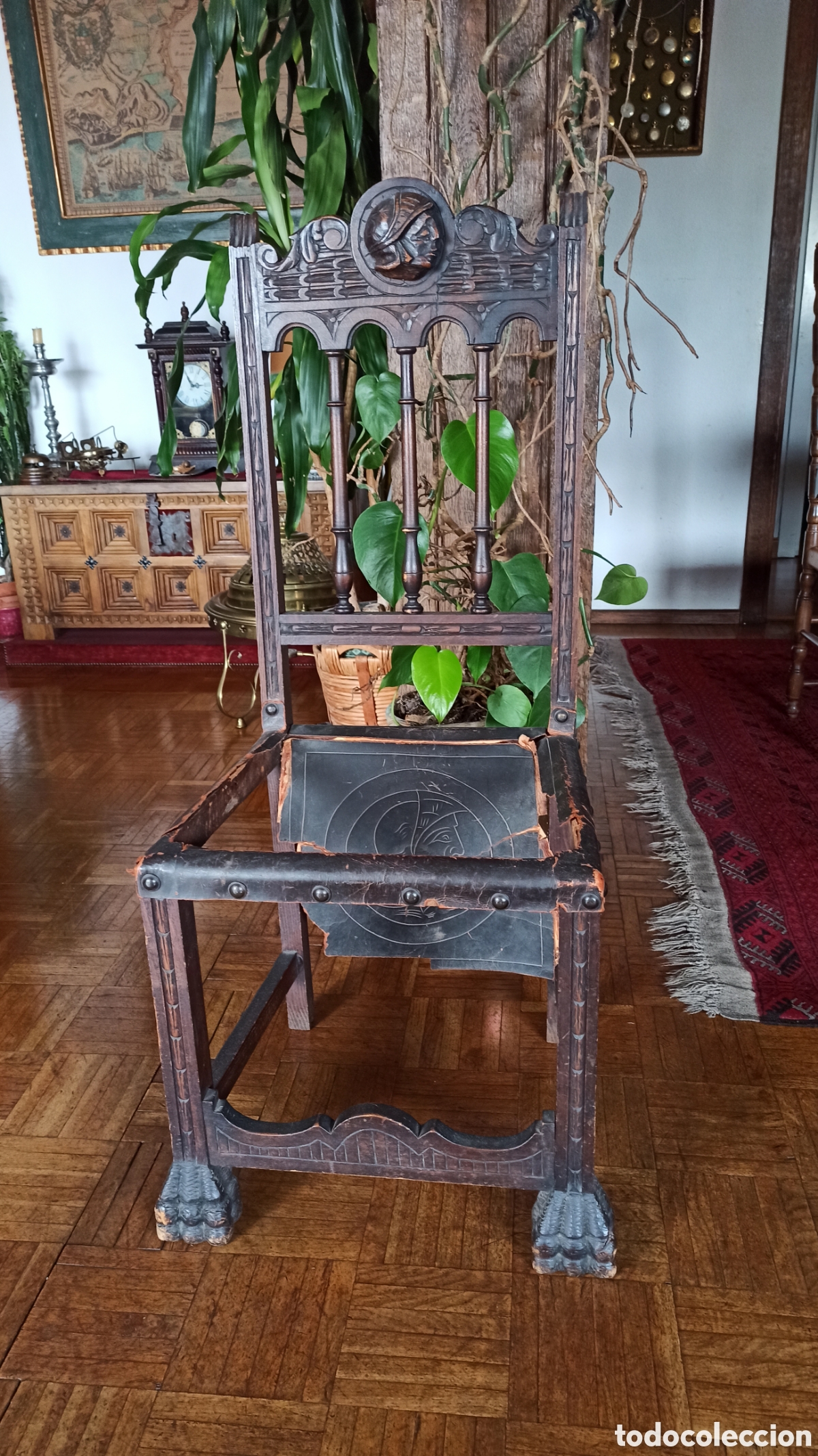 Antig&uuml;edades: Silla antigua de madera y cuero - Foto 1