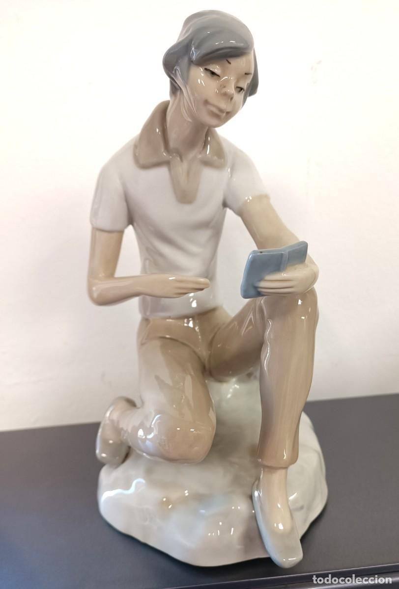Antiques: Figura de porcelana.