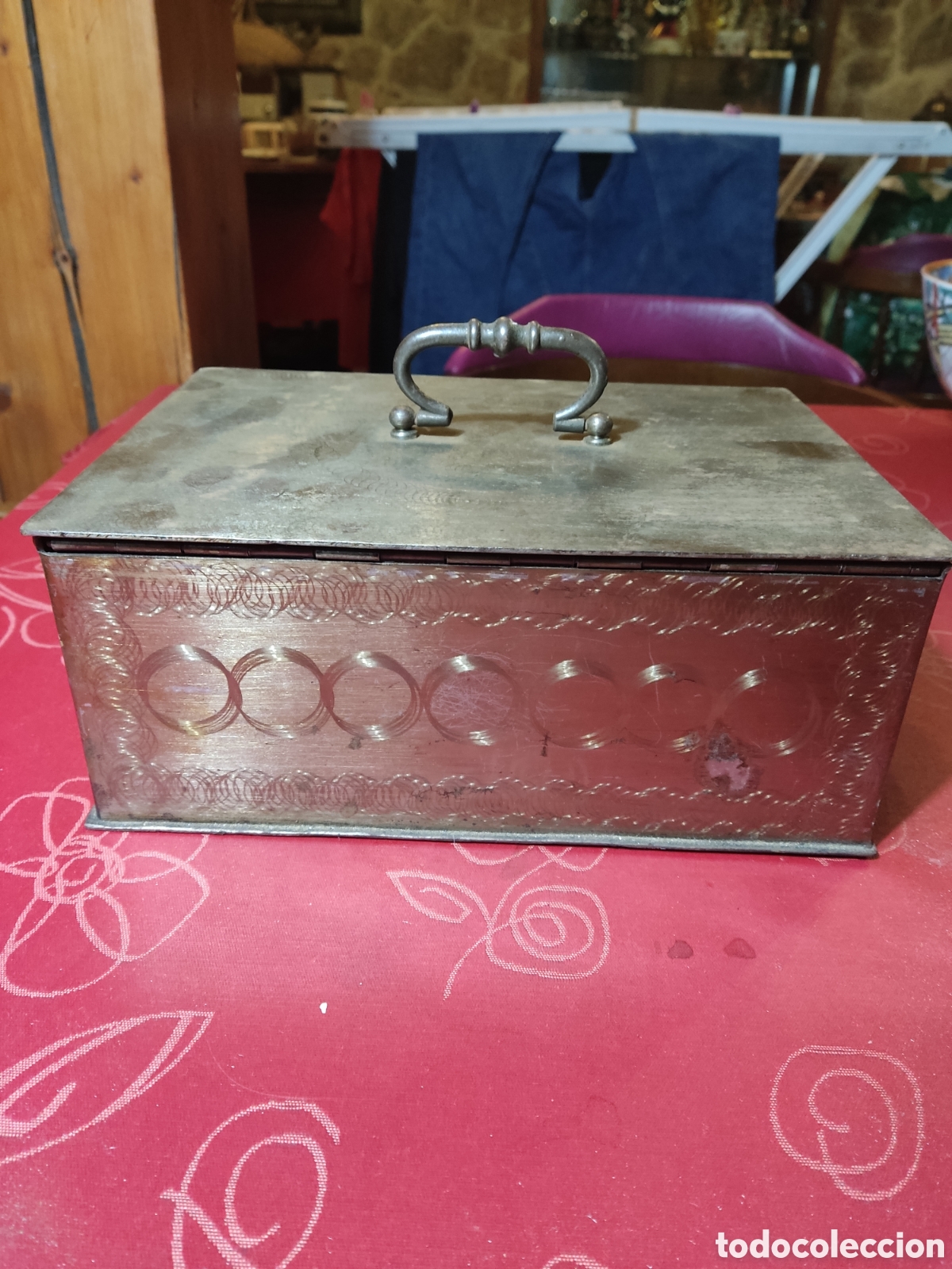 Antig&uuml;edades: Caja de caudales hierro con llave - Foto 1