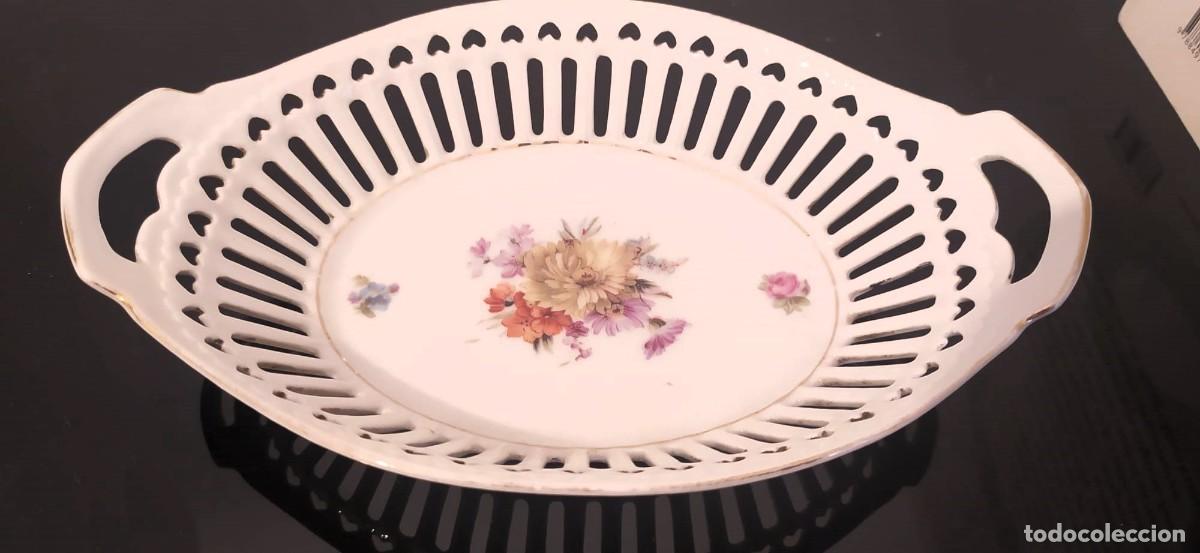 Antig&uuml;edades: bandeja peque&ntilde;a ceramica calada