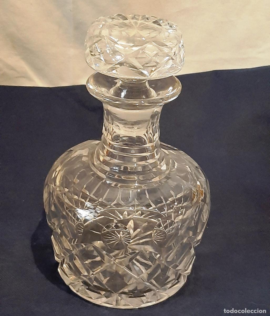 Antig&uuml;edades: Botella de licor en vidrio tallado - Foto 1