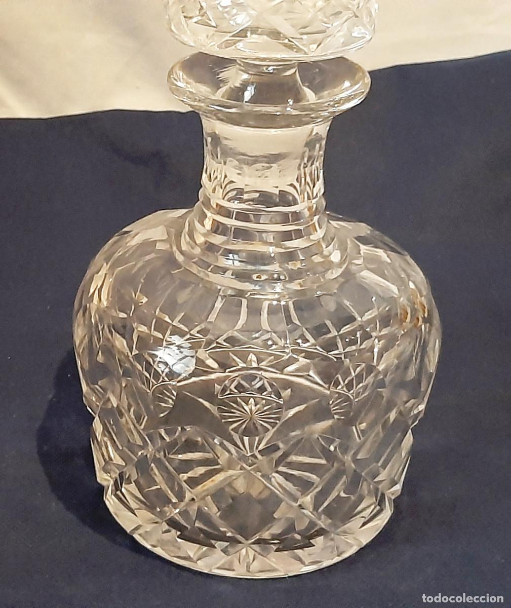 Antig&uuml;edades: Botella de licor en vidrio tallado - Foto 3