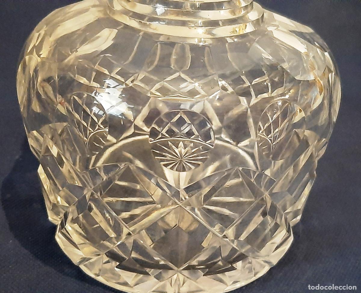 Antig&uuml;edades: Botella de licor en vidrio tallado - Foto 4