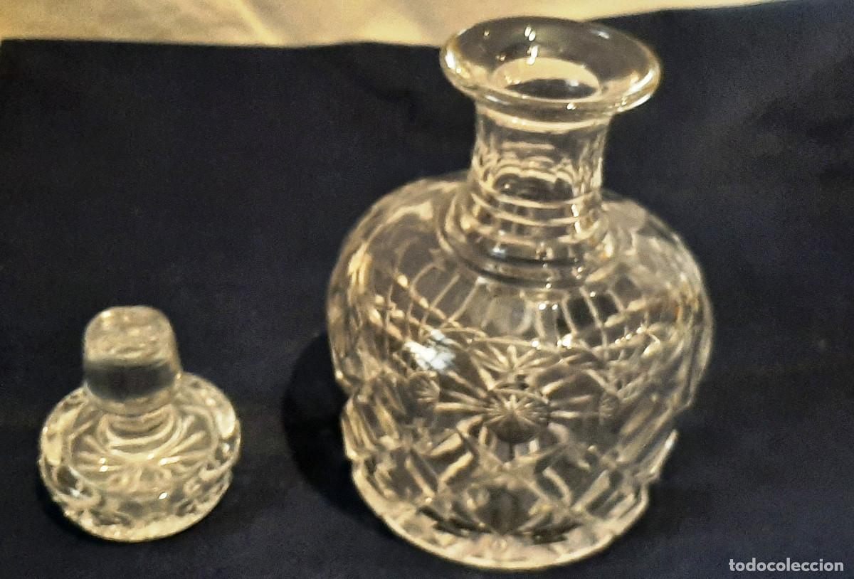 Antig&uuml;edades: Botella de licor en vidrio tallado - Foto 6
