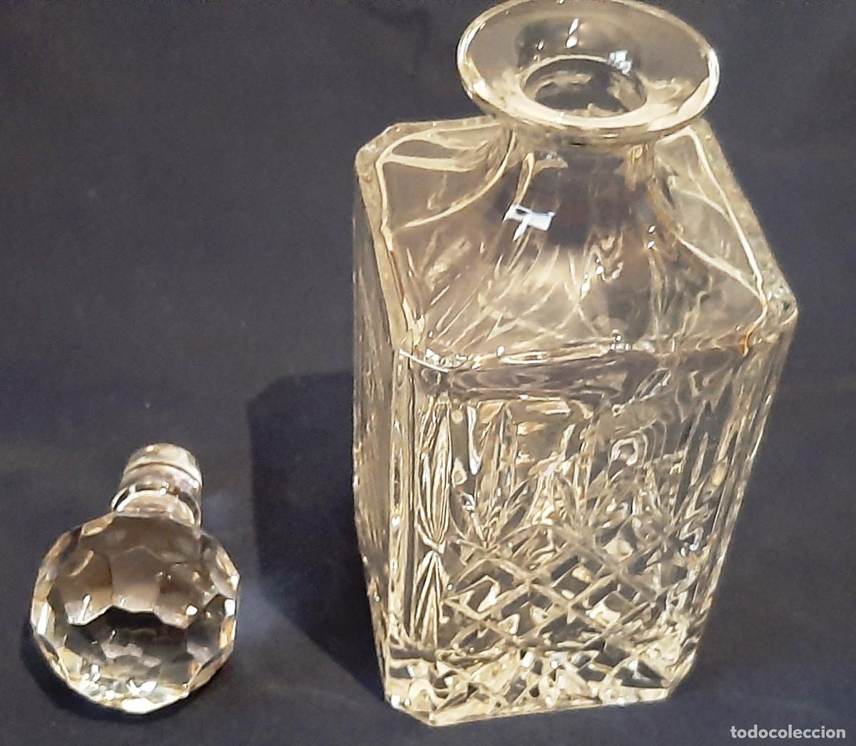 Antig&uuml;edades: Botella cuadrada de licor en vidrio tallado - Foto 4