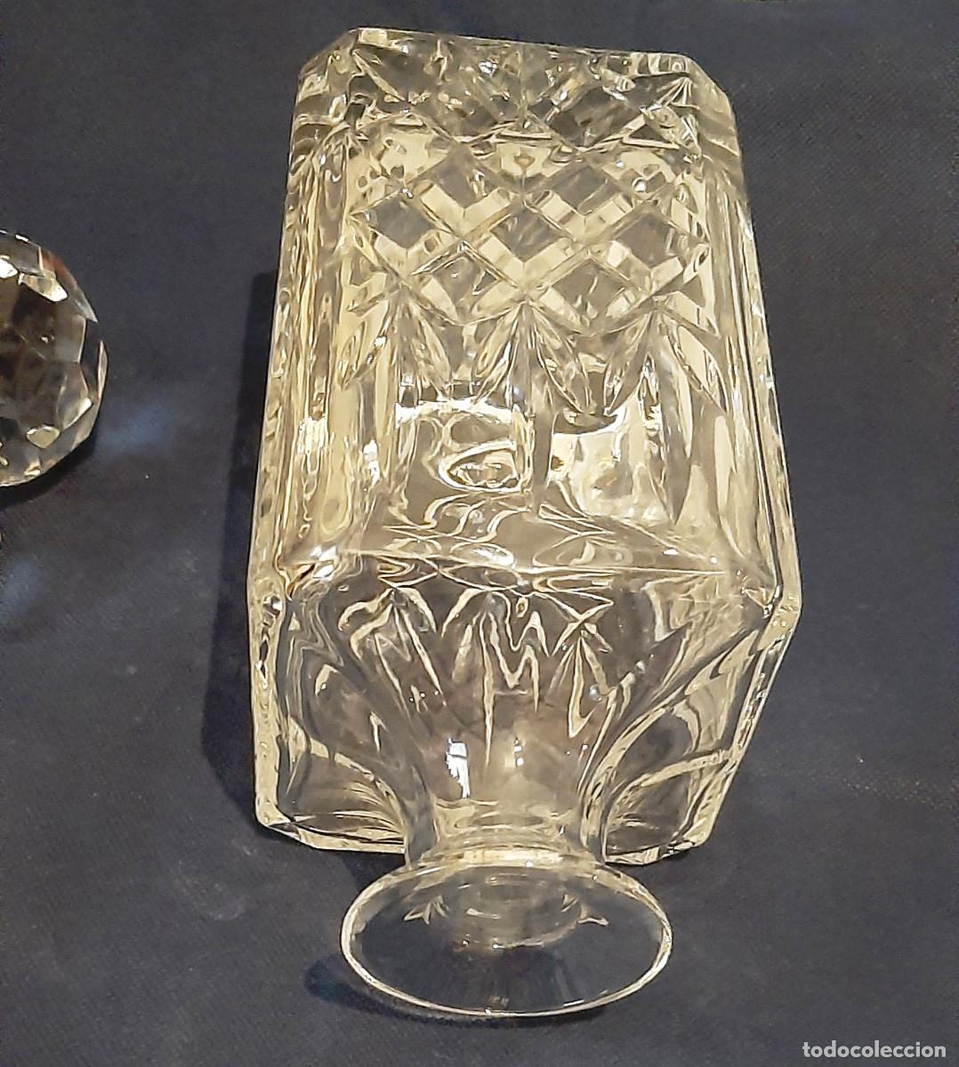 Antig&uuml;edades: Botella cuadrada de licor en vidrio tallado - Foto 6