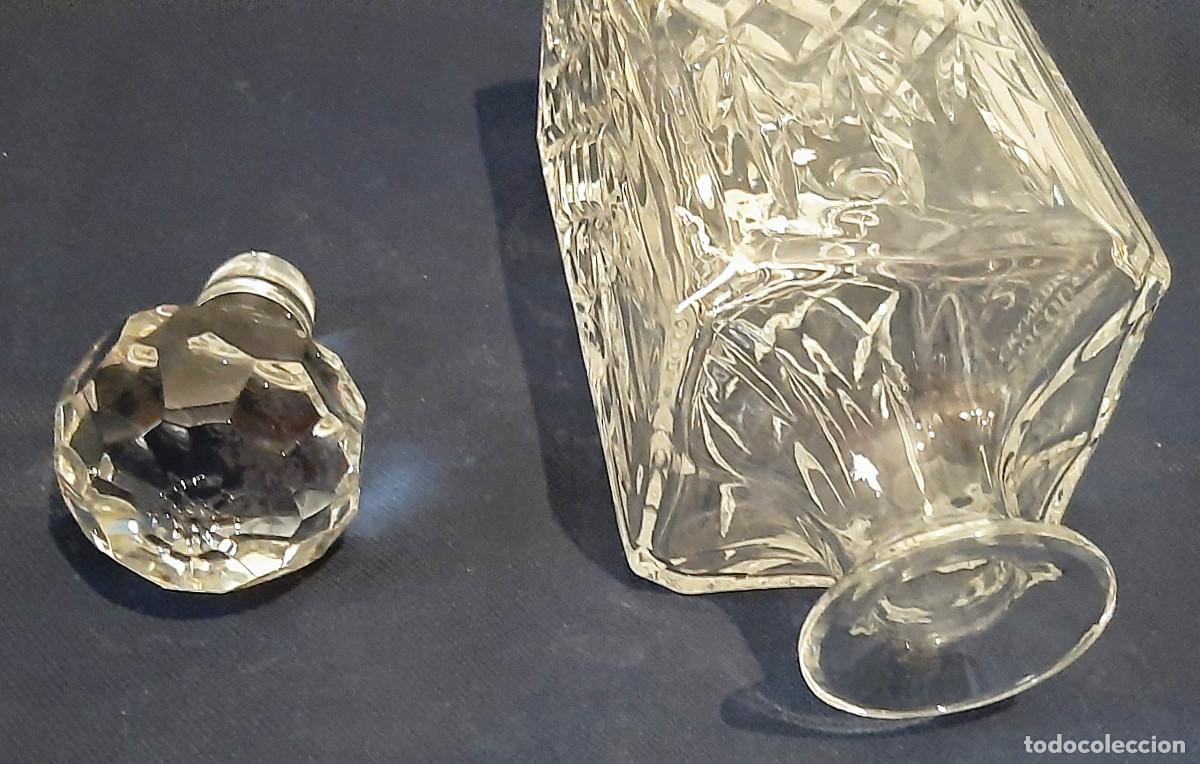 Antig&uuml;edades: Botella cuadrada de licor en vidrio tallado - Foto 7