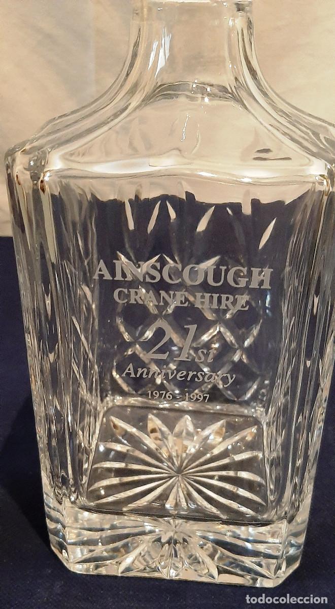 Antig&uuml;edades: Botella cuadrada de licor en vidrio tallado - Foto 8