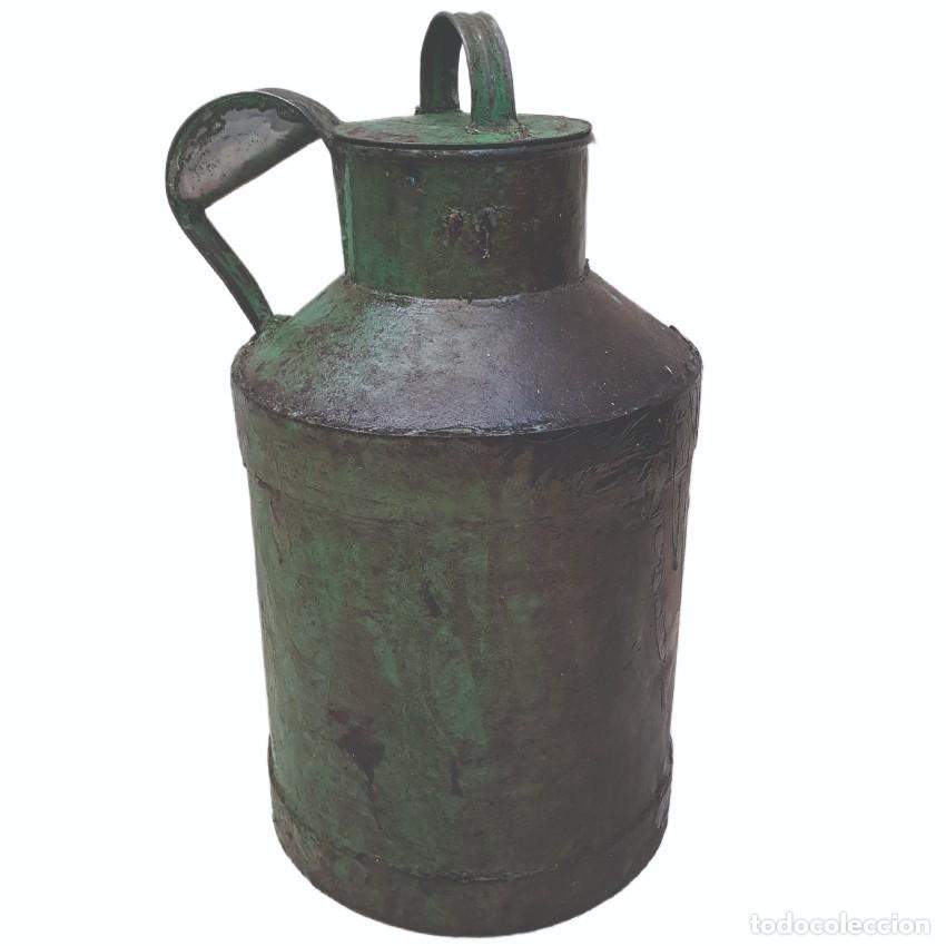 Antig&uuml;edades: Antigua aceitera de metal. - Foto 1