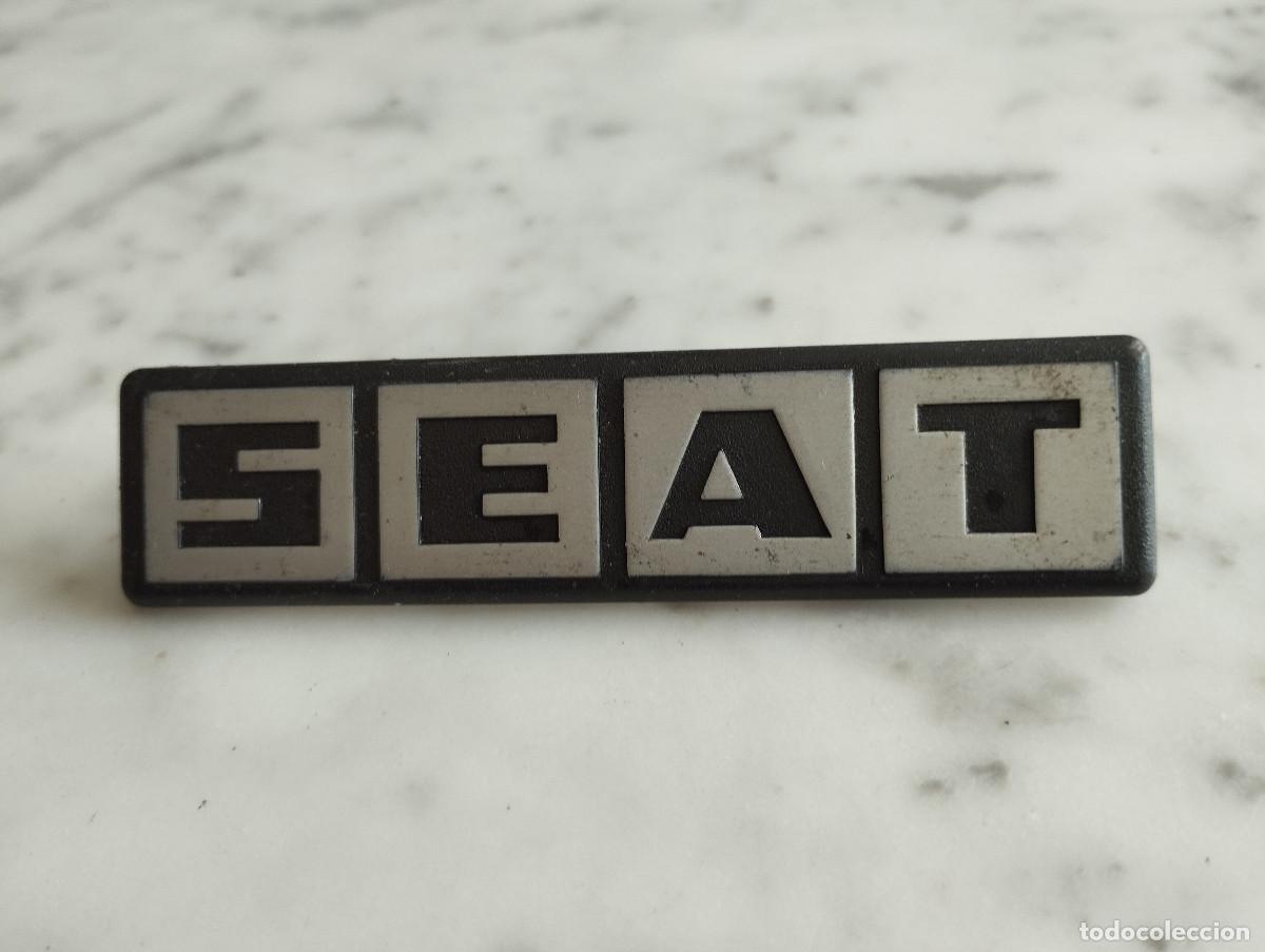 Antig&uuml;edades: ANAGRAMA SEAT 131 PLASTICO