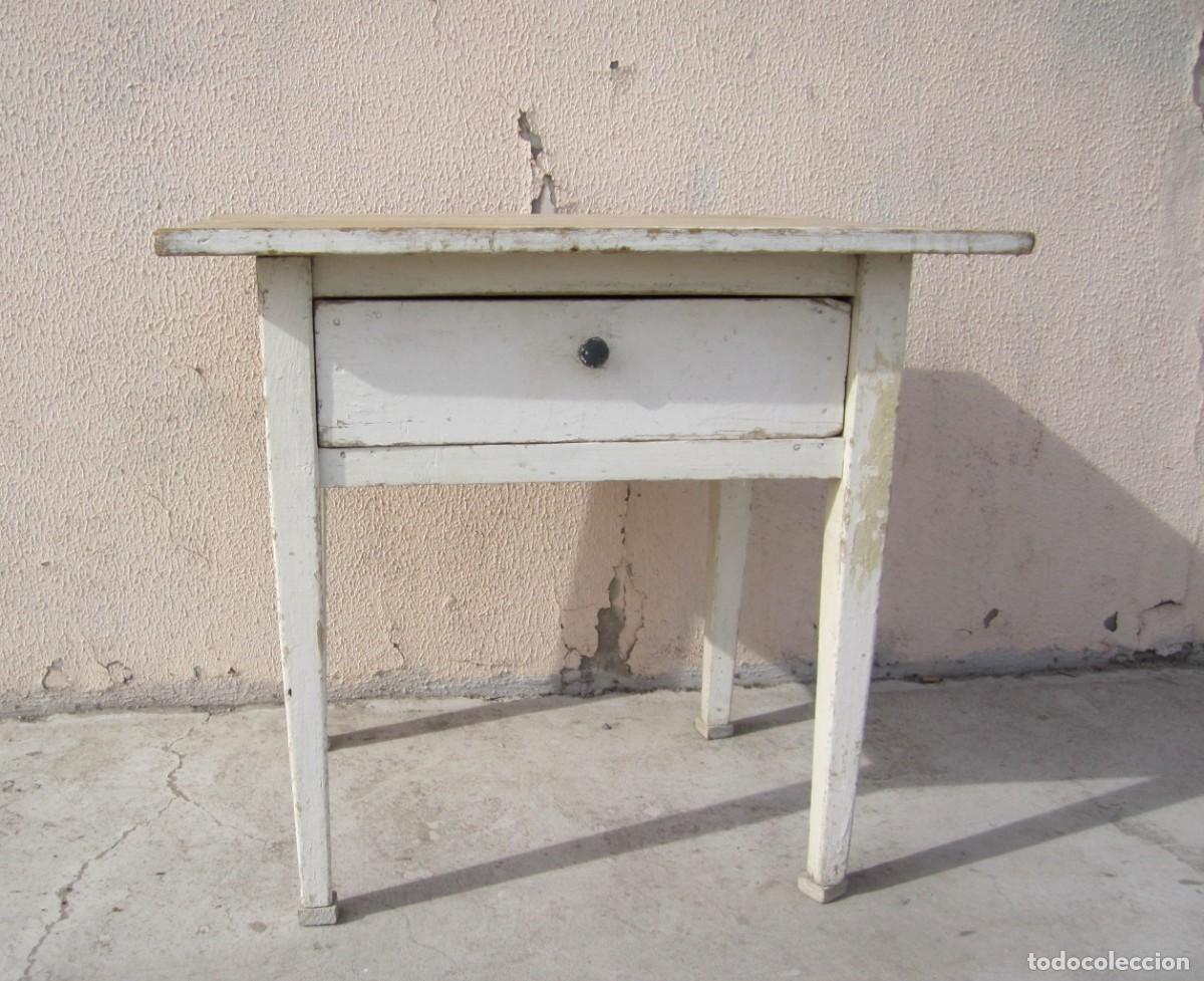 Antig&uuml;edades: Mesa tocinera antigua con cajon - Foto 1